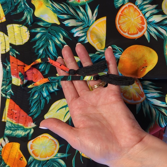 City Streets black shorts fruit theme size large - Picture 9 of 9